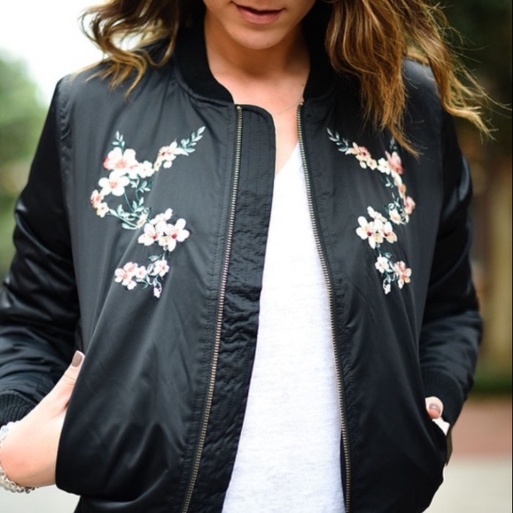 EUC American Eagle Embroidered Bomber Jacket